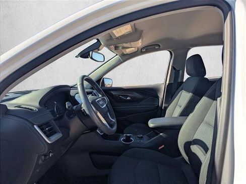 Used 2024 GMC Terrain SLE w/ Driver Convenience Package image 6