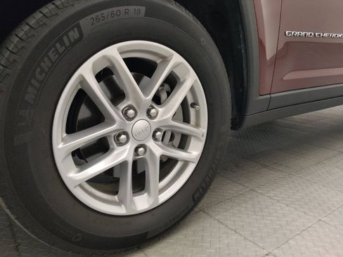 Used 2023 Jeep Grand Cherokee Laredo X RWD image 31