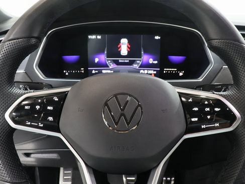 Used 2022 Volkswagen Tiguan SE R-Line image 11