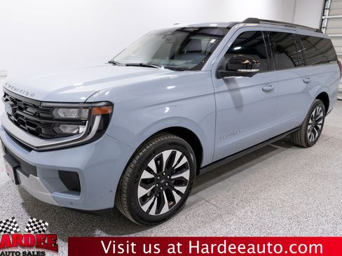 Used 2025 Ford Expedition Max Platinum w/ Driver's Package image 2