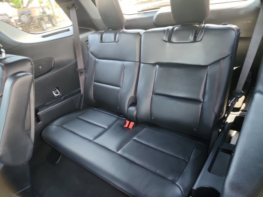 Used 2025 Ford Explorer ST AWD/4WD image 11
