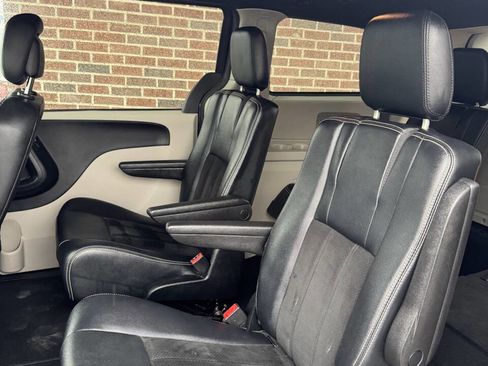 Used 2017 Dodge Grand Caravan SXT image 7