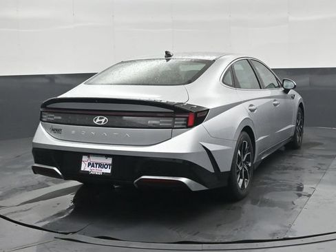 Used 2025 Hyundai Sonata SEL FWD image 2