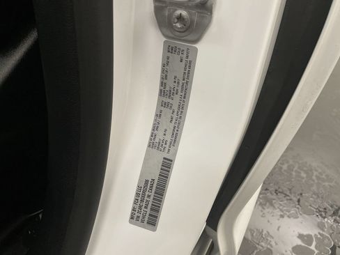 Used 2025 Chrysler Pacifica Select FWD image 26