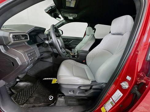 Certified 2026 Toyota Tacoma SR5 AWD/4WD image 21