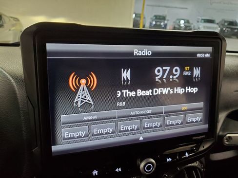 Used 2016 Jeep Wrangler Unlimited Sahara w/ Connectivity Group image 30