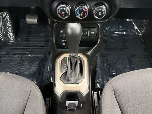 Used 2016 Jeep Renegade 75th Anniversary AWD/4WD image 15