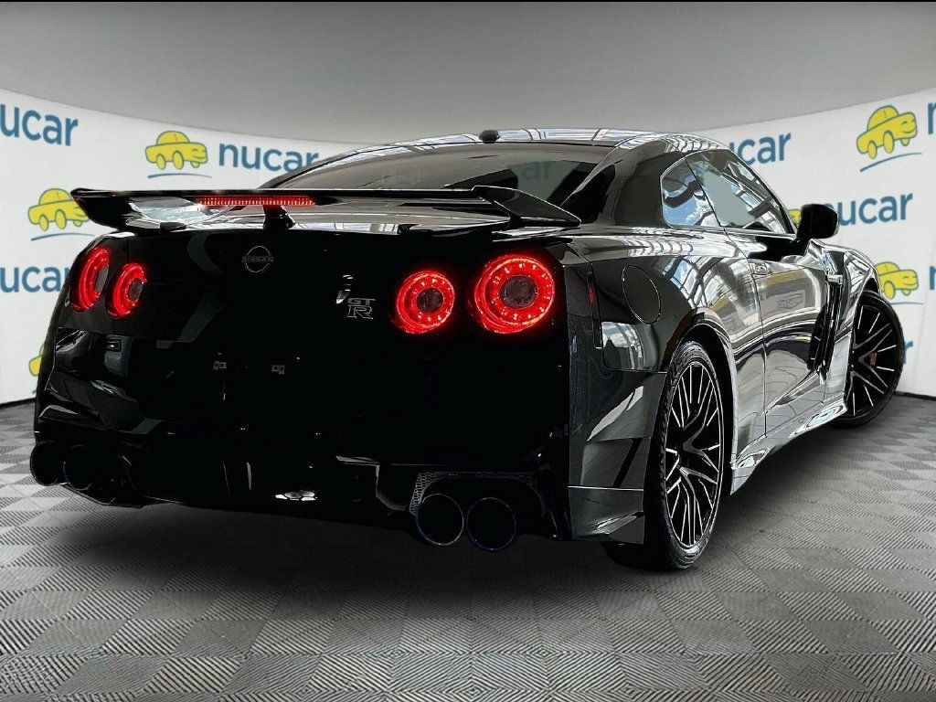 Used 2024 Nissan GT-R Premium w/ Premium Interior Package AWD/4WD image 6