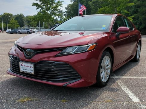 Used 2019 Toyota Camry LE FWD image 8