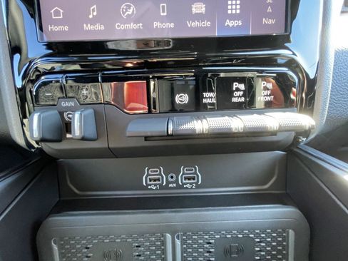 New 2026 RAM 2500 Laramie w/ Night Edition AWD/4WD image 23