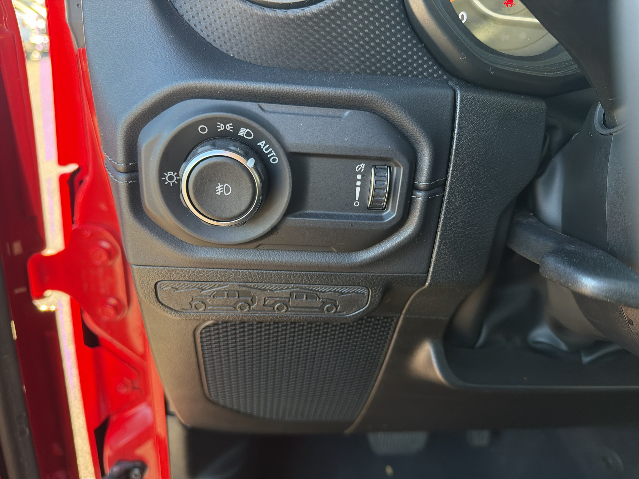 Used 2025 Jeep Wrangler Unlimited Rubicon w/ Convenience Group AWD/4WD image 18