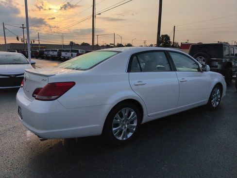 Used 2008 Toyota Avalon XLS FWD image 6