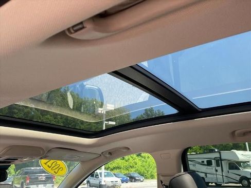 Used 2021 Buick Envision Essence w/ Technology Package I AWD/4WD image 25