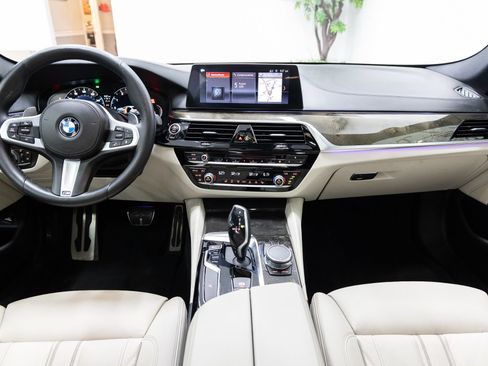 Used 2019 BMW 540i w/ M Sport Package RWD image 5