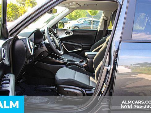 Used 2025 Kia Soul LX w/ LX Technology Package FWD image 16