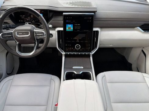 Used 2025 GMC Acadia Denali w/ Super Cruise Package image 14