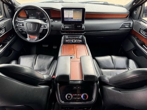 Used 2020 Lincoln Navigator Reserve image 13