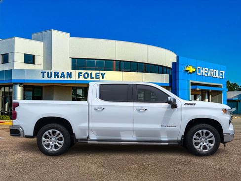 Used 2024 Chevrolet Silverado 1500 LTZ w/ Technology Package AWD/4WD image 7