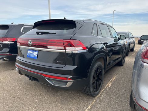 Used 2024 Volkswagen Atlas Cross Sport SE image 3