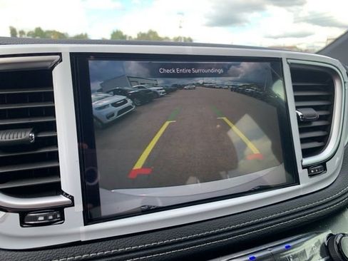 New 2026 Chrysler Pacifica Limited w/ Uconnect Theater Family Group image 17