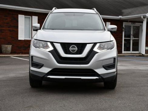Used 2018 Nissan Rogue SV w/ Premium Package image 2