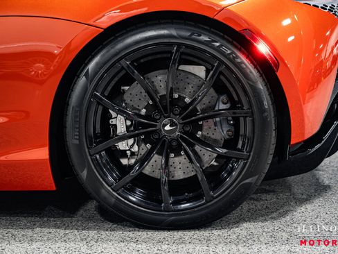 Used 2023 McLaren Artura image 14