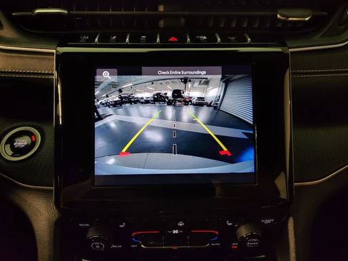 Used 2024 Jeep Grand Cherokee Altitude AWD/4WD image 18