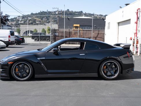 Used 2013 Nissan GT-R Black Edition AWD/4WD image 7