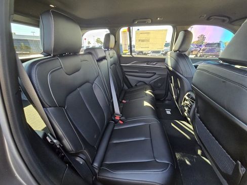 New 2025 Jeep Grand Cherokee Limited w/ Black Appearance Package RWD image 29