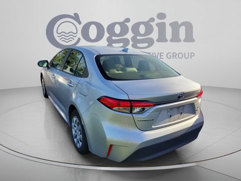 Used 2025 Toyota Corolla LE w/ Convenience Package FWD image 3