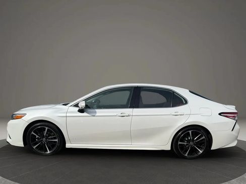 Used 2020 Toyota Camry XSE FWD image 8
