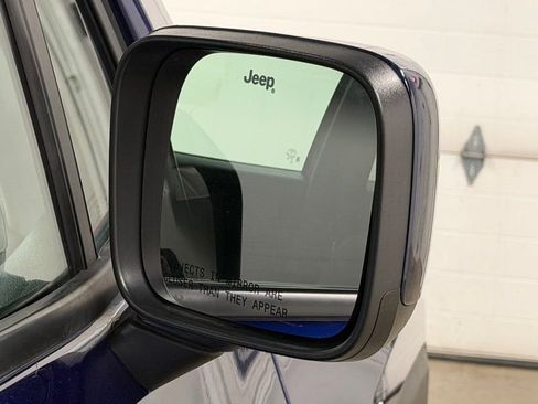 Used 2020 Jeep Renegade Latitude w/ Cold Weather Group FWD image 11