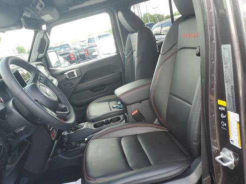 Used 2025 Jeep Wrangler Unlimited Rubicon AWD/4WD image 15