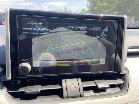 Used 2025 Toyota RAV4 XLE FWD image 19