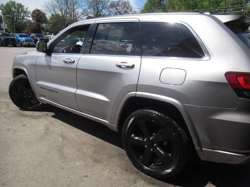 Used 2015 Jeep Grand Cherokee Altitude AWD/4WD image 12