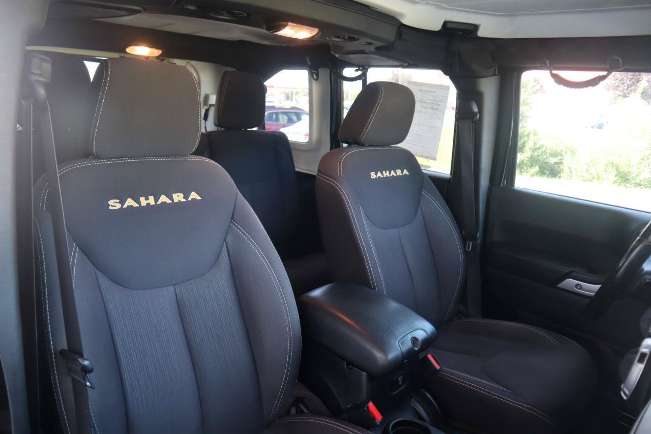 Used 2015 Jeep Wrangler Unlimited Sahara w/ Connectivity Group AWD/4WD image 40