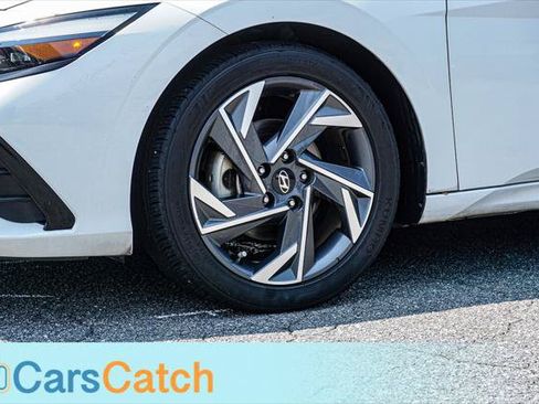 Used 2024 Hyundai Elantra Limited FWD image 17