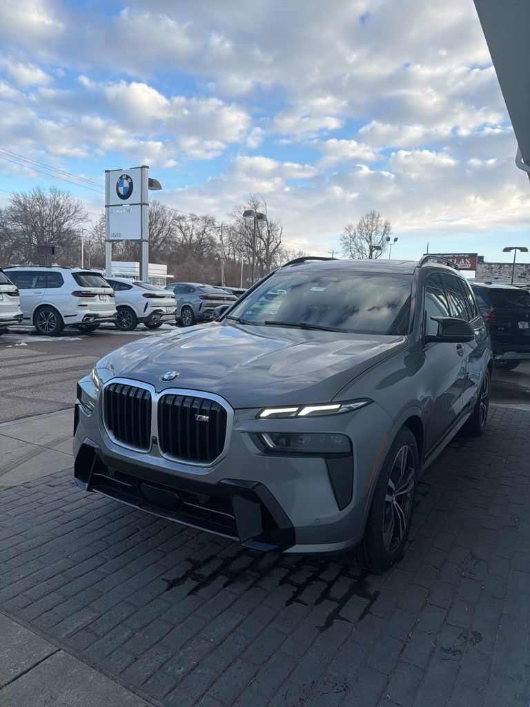 New 2026 BMW X7 M60i AWD/4WD image 3