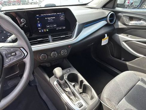 New 2026 Chevrolet Trax LS w/ LS Convenience Package FWD image 20