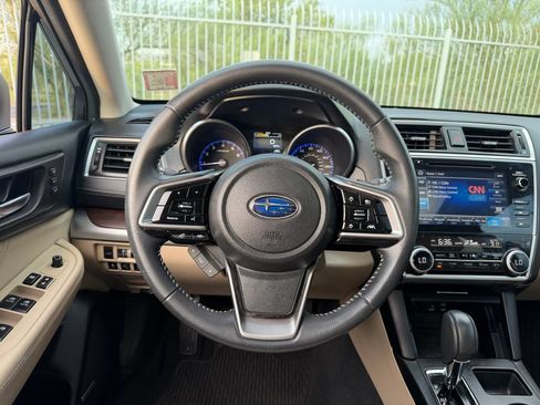 Used 2018 Subaru Outback 3.6R Limited AWD/4WD image 8