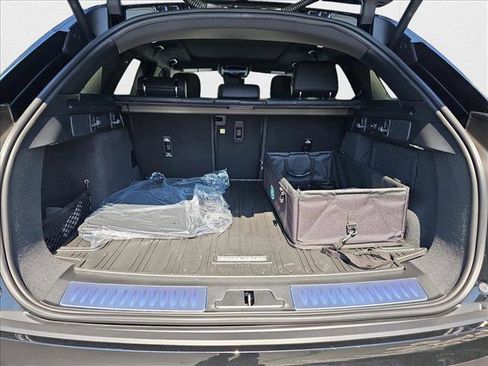New 2026 Land Rover Range Rover Velar Dynamic SE image 12