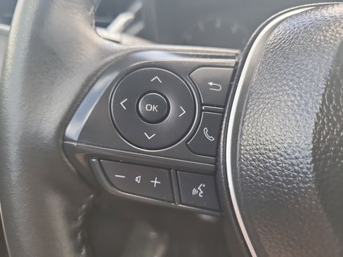 Used 2025 Toyota Corolla Cross LE image 29