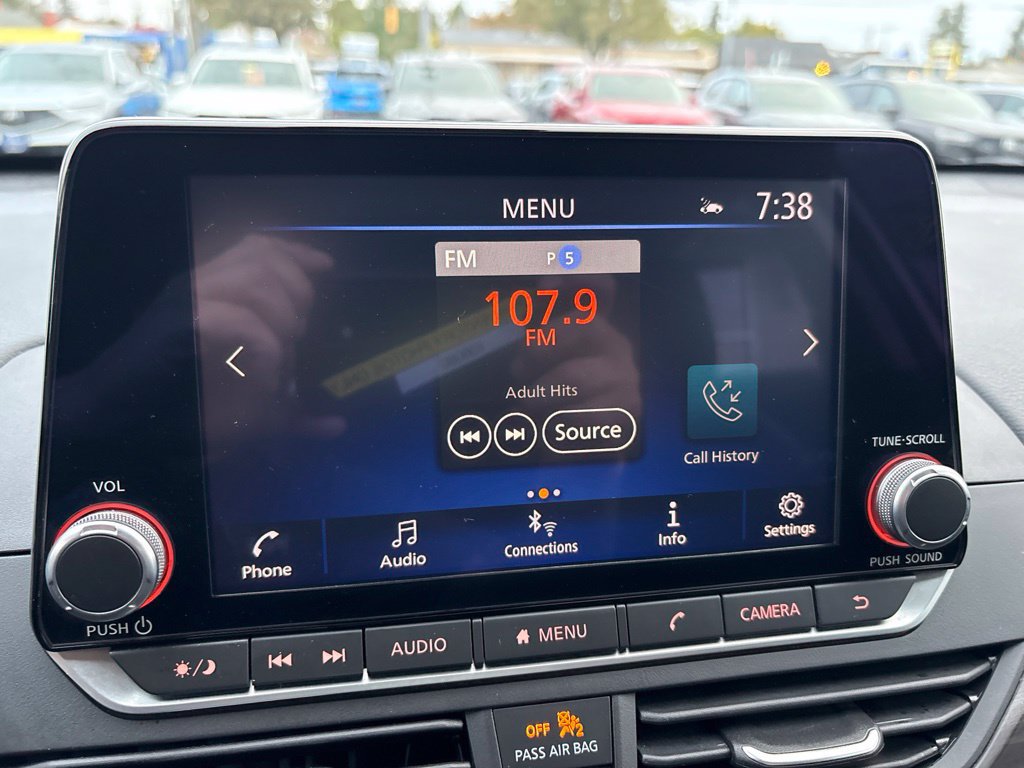 Used 2025 Nissan Altima 2.5 SV FWD image 19