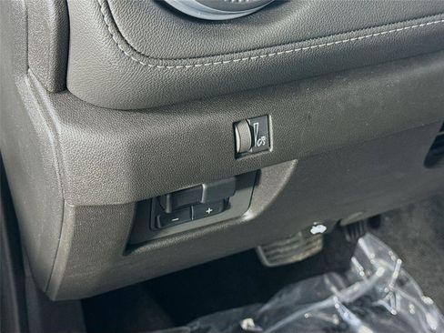 New 2025 Chevrolet Colorado LT w/ LT Convenience Package image 5