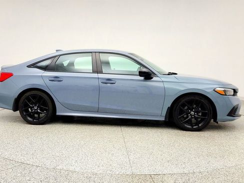 Used 2023 Honda Civic Sport image 4