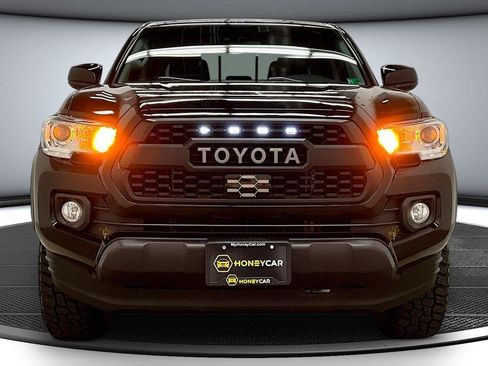 Used 2023 Toyota Tacoma SR5 AWD/4WD image 2