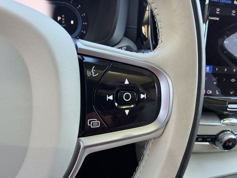 Certified 2023 Volvo XC60 B5 Ultimate w/ Protection Package Premier image 31