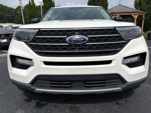 Used 2022 Ford Explorer XLT w/ Equipment Group 202A RWD image 2