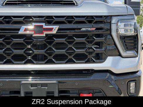 Used 2025 Chevrolet Silverado 2500 ZR2 w/ Technology Package AWD/4WD image 4