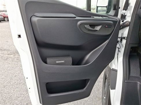 Used 2025 Mercedes-Benz Sprinter 2500 image 11